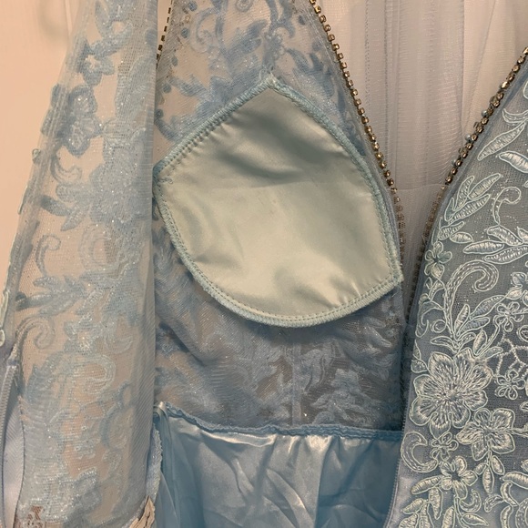 Blue grad dress - Picture 4 of 9